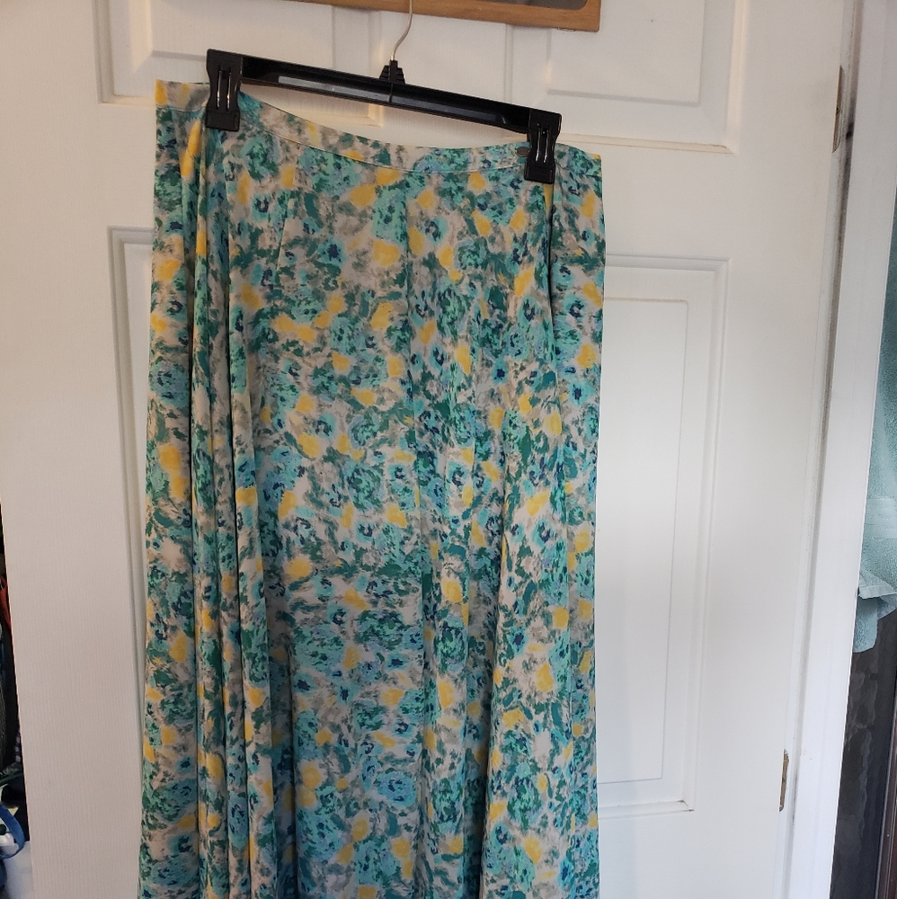 Guess Maxi skirt!
